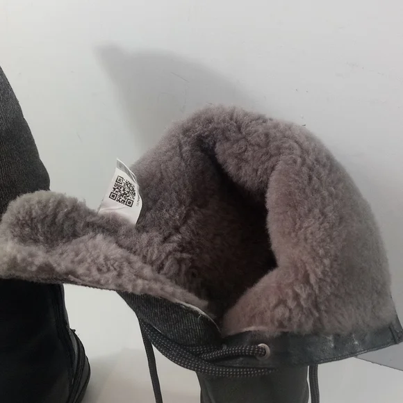 UGG leather waterproof boots - size 7 US - Picture 3 of 12